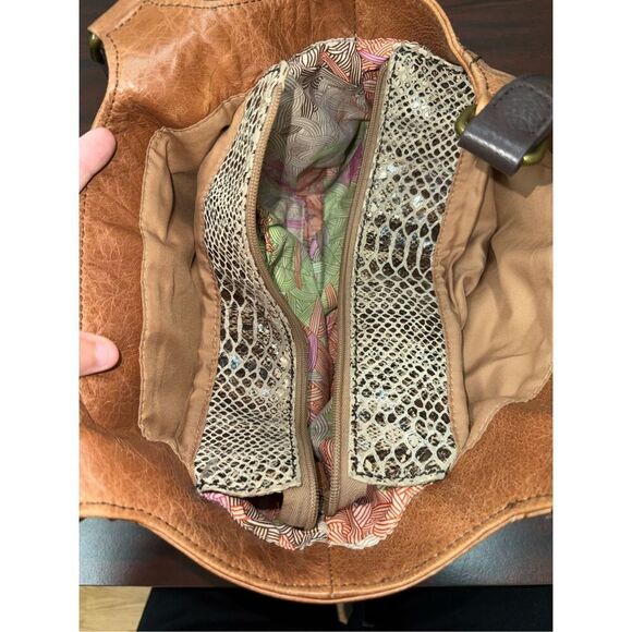 The Sak Tan and Brown Leather Shoulder Bag/ Purse - Picture 3 of 10